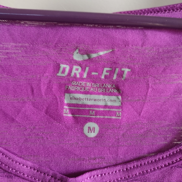 💚 Nike Dry Fit T-shirt - Picture 12 of 14